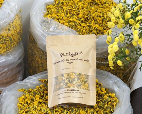 Northwest-tea-with-yellow-chrysanthemum
